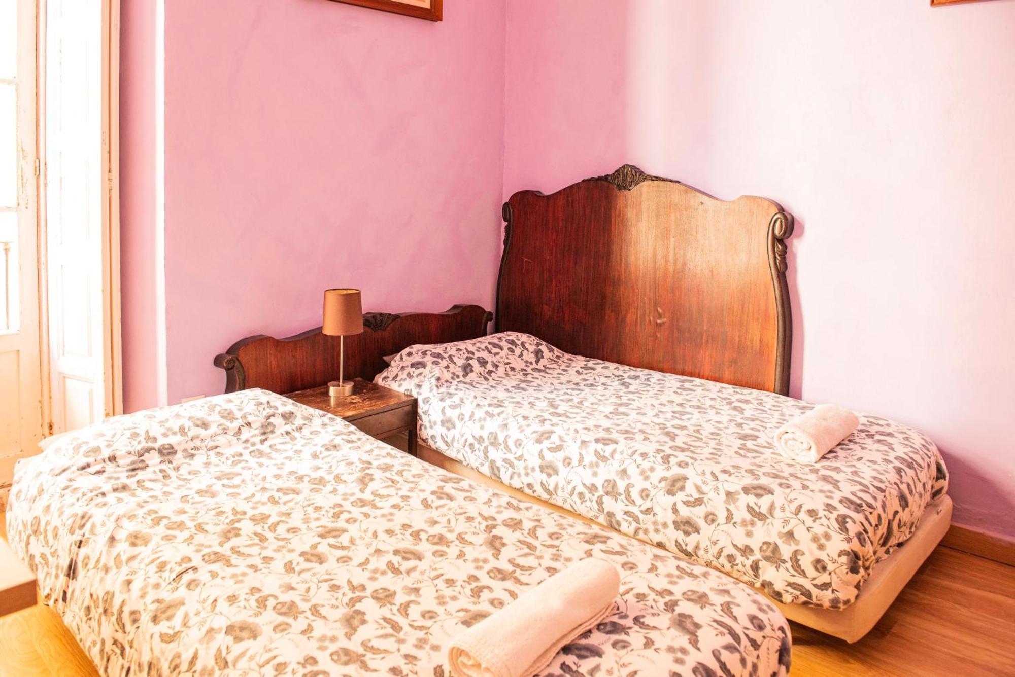 Private Rooms In Historic Building On The Square マラガ エクステリア 写真