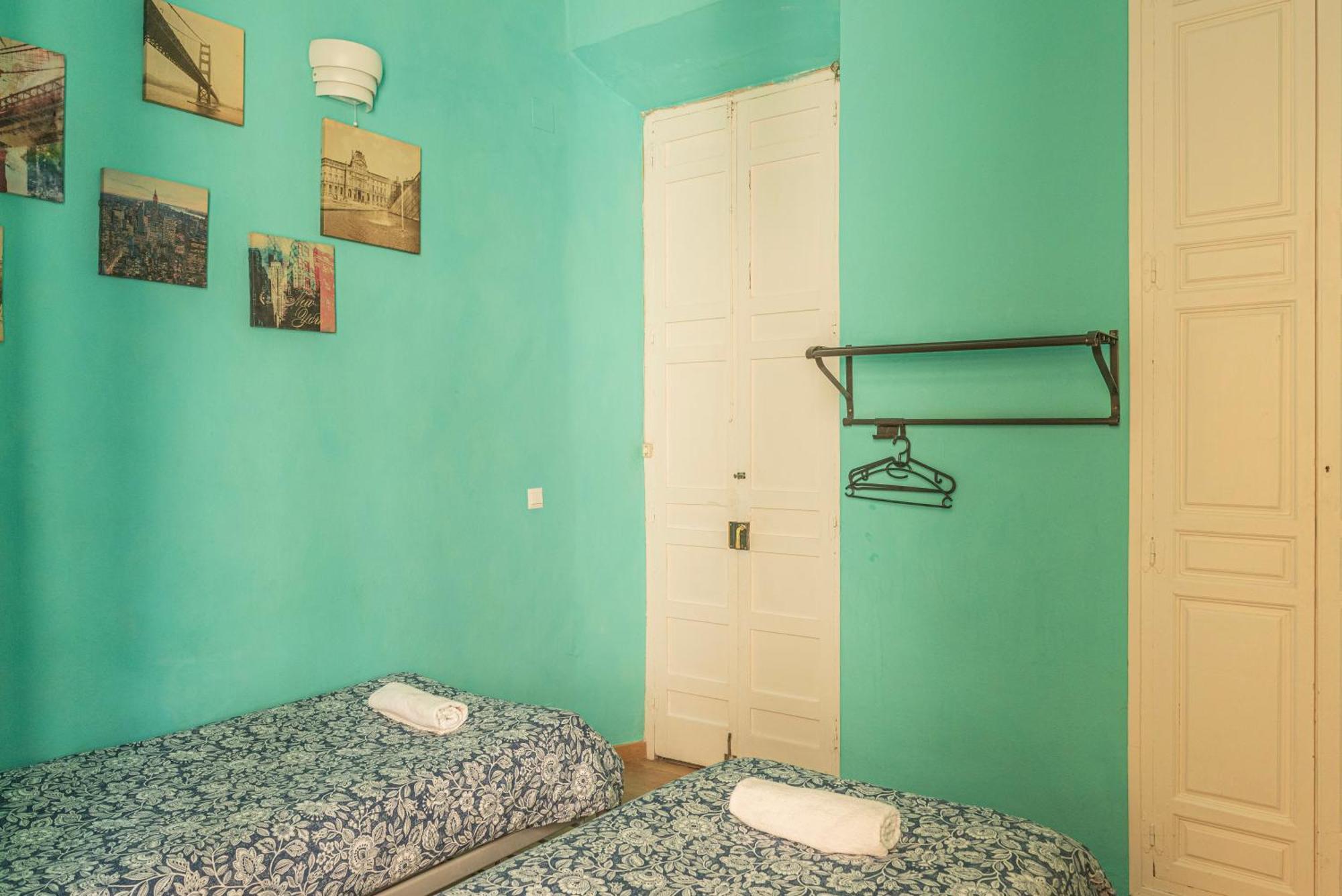 Private Rooms In Historic Building On The Square マラガ エクステリア 写真