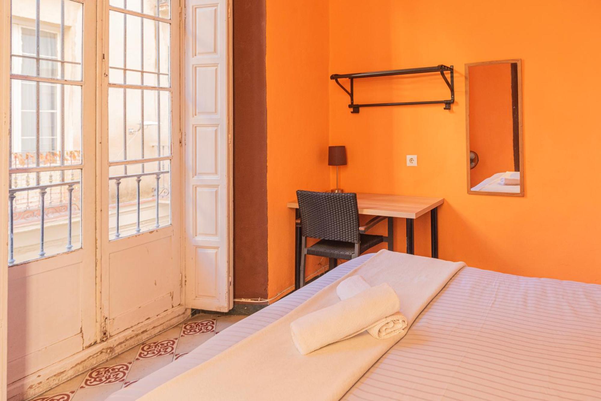 Private Rooms In Historic Building On The Square マラガ エクステリア 写真