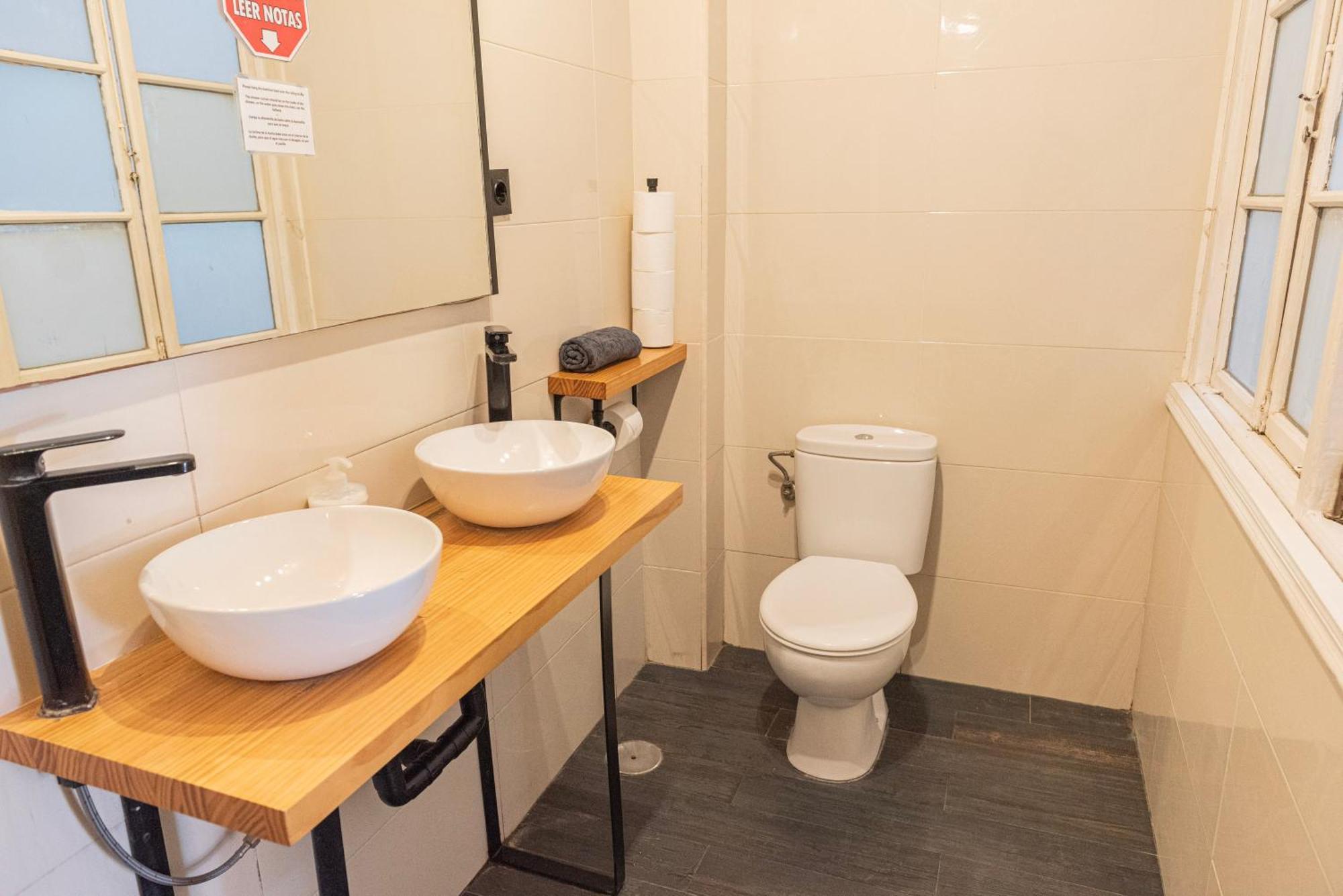 Private Rooms In Historic Building On The Square マラガ エクステリア 写真
