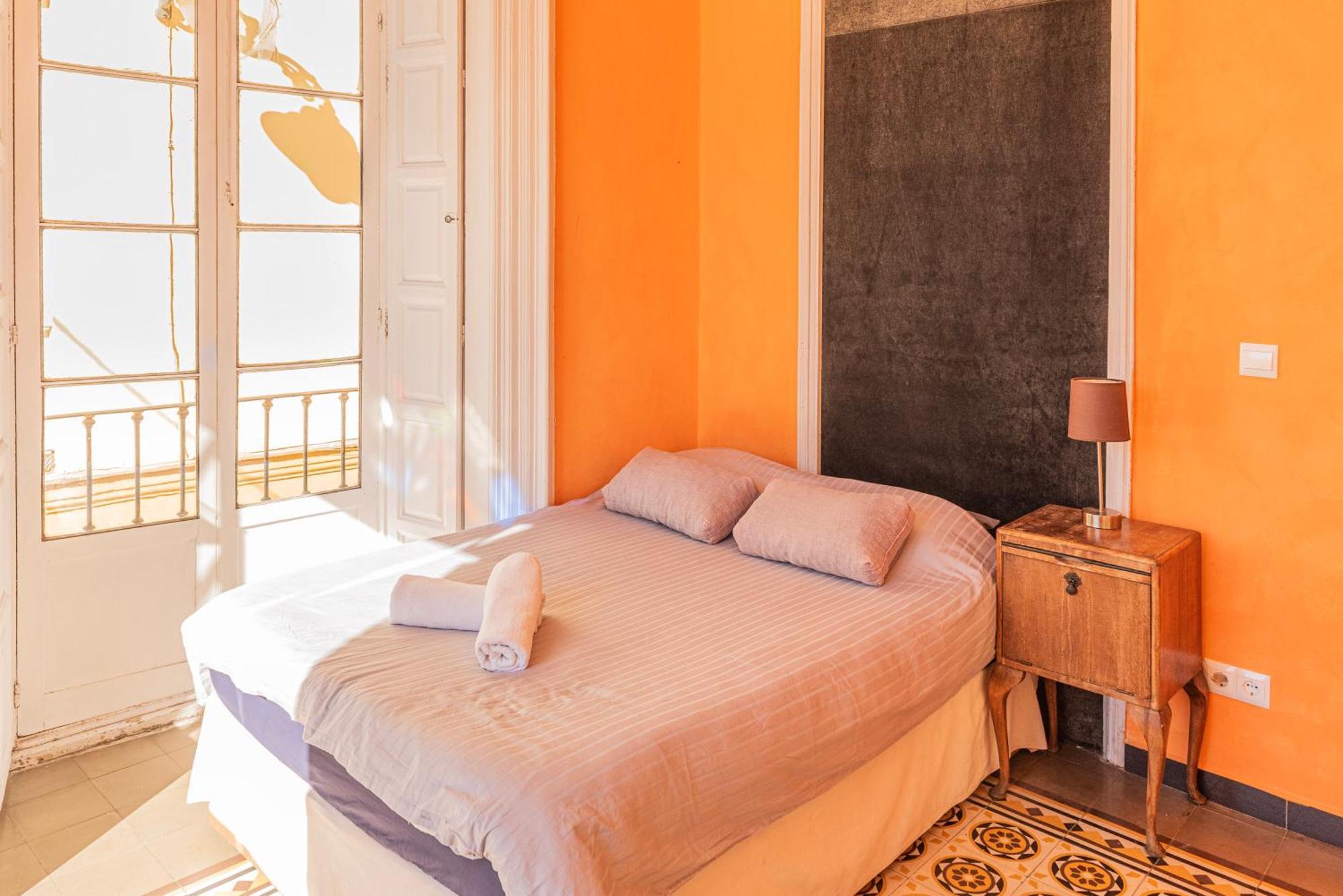 Private Rooms In Historic Building On The Square マラガ エクステリア 写真
